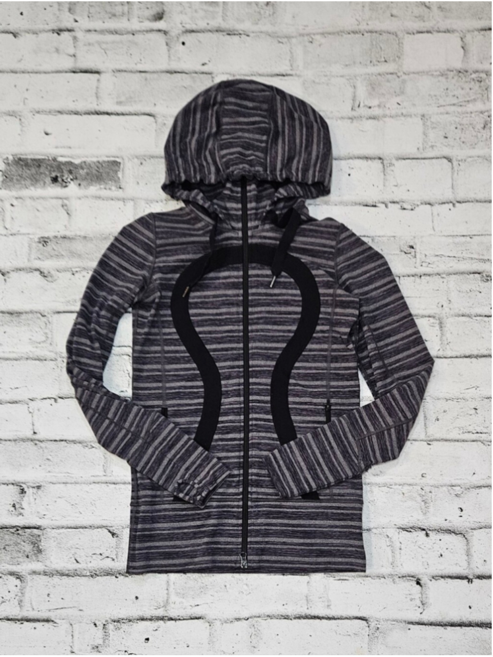 Lululemon Scuba Hoodie Size 6 Striped Full Zip Black Grey Thumbholes